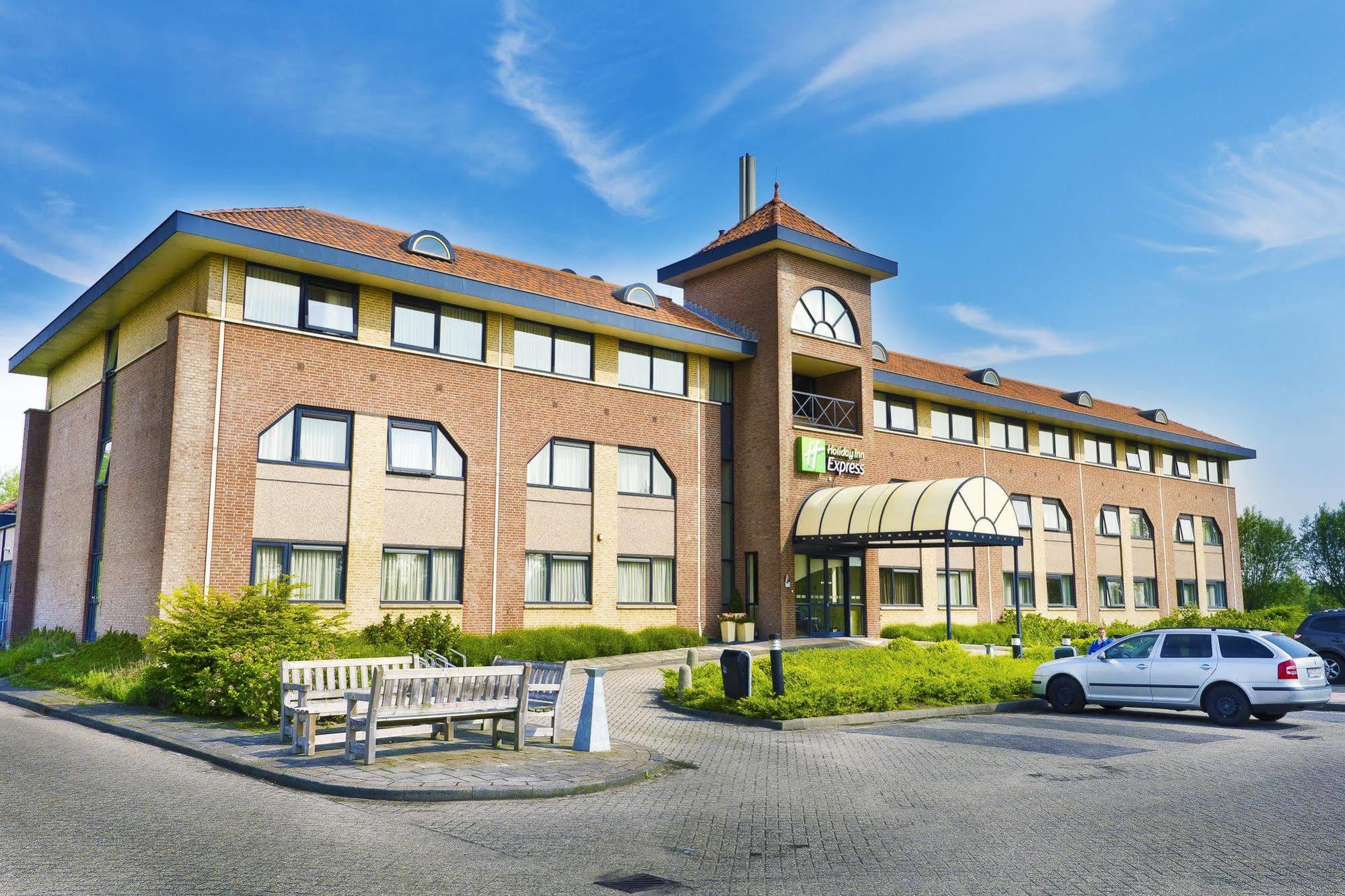 Hotel Port Of Moerdijk Exterior photo